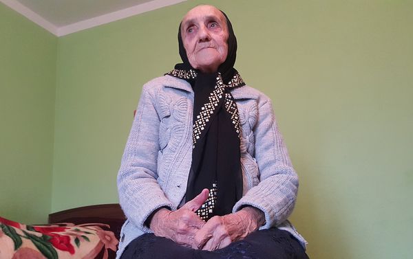 Признаюсь, я не хотела выходить за него замуж, но мама настояла. Он плохо говорил по-французски. Но у любви есть свой язык, – говорит бабушка Ивон. - Sputnik Азербайджан