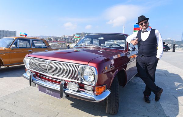 Парад ретро-автомобилей в День Национального флага - Sputnik Азербайджан