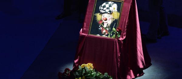 Прощание с клоуном Олегом Поповым в Ростове-на-Дону - Sputnik Азербайджан