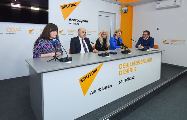 На мероприятии в Мультимедийном пресс-центре Sputnik Азербайджан было обсуждено будущее азербайджанского телевидения - Sputnik Азербайджан