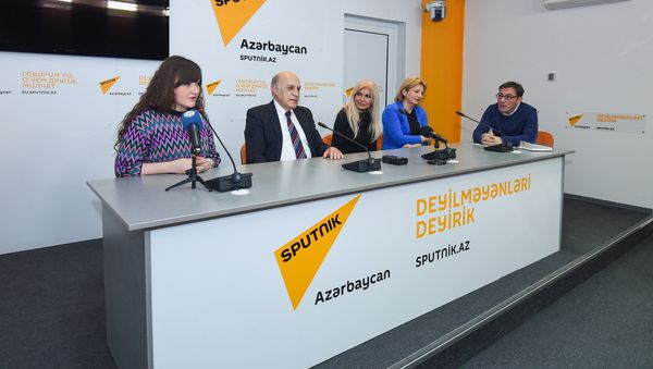 На мероприятии в Мультимедийном пресс-центре Sputnik Азербайджан было обсуждено будущее азербайджанского телевидения - Sputnik Азербайджан