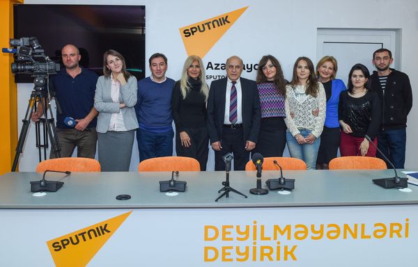 На мероприятии в Мультимедийном пресс-центре Sputnik Азербайджан было обсуждено будущее азербайджанского телевидения - Sputnik Азербайджан