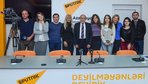 На мероприятии в Мультимедийном пресс-центре Sputnik Азербайджан было обсуждено будущее азербайджанского телевидения - Sputnik Азербайджан