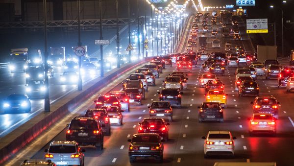 Поток автомобилей на Московской кольцевой автомобильной дороге, фото из архива - Sputnik Азербайджан