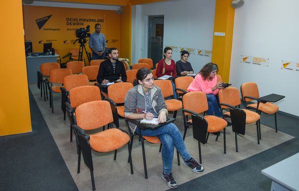 Пресс-конференция на тему Об успехе картины Али и Нино и тенденциях в национальном кино в мультимедийном пресс-центре Sputnik Азербайджан. - Sputnik Азербайджан