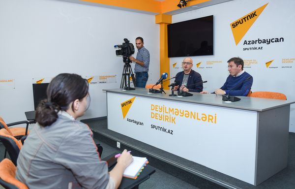 Пресс-конференция на тему Об успехе картины Али и Нино и тенденциях в национальном кино в мультимедийном пресс-центре Sputnik Азербайджан. - Sputnik Азербайджан