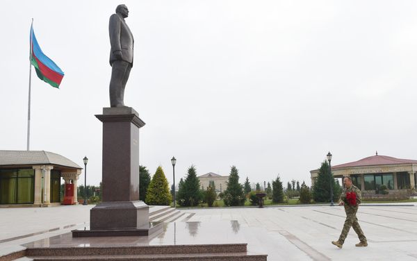 Президент Азербайджанской Республики Ильхам Алиев прибыл в Физулинский район - Sputnik Азербайджан