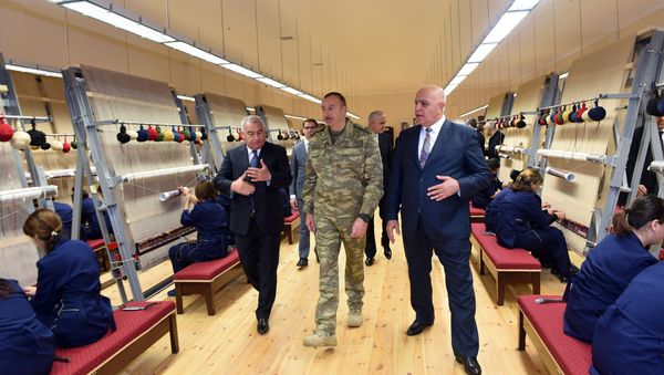 Президент Азербайджанской Республики Ильхам Алиев принял участие в открытии коврового комбината - Sputnik Азербайджан