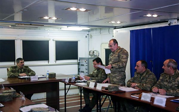 Под руководством Министра обороны состоялось совещание в полевых условиях - Sputnik Азербайджан