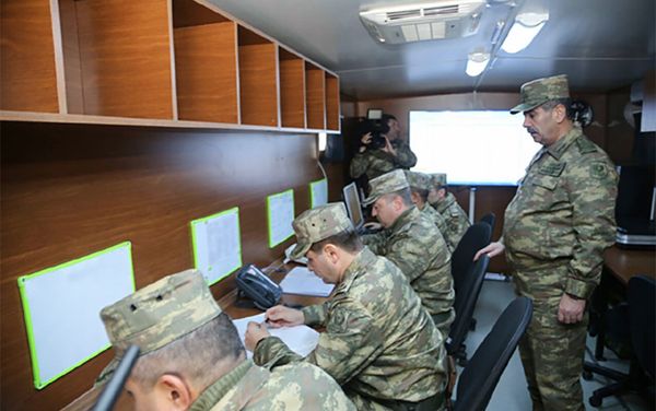 Под руководством Министра обороны состоялось совещание в полевых условиях - Sputnik Азербайджан