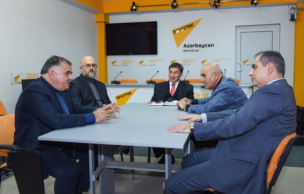 47-е заседание Клуба политологов Южный Кавказ на тему Влияние выборов в США на военно-политическую обстановку в регионе в Мультимедийном пресс-центре Sputnik Азербайджан - Sputnik Азербайджан
