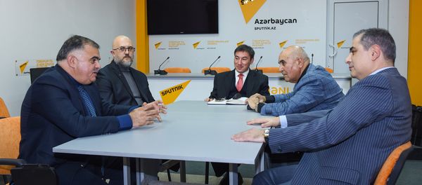 47-е заседание Клуба политологов Южный Кавказ на тему Влияние выборов в США на военно-политическую обстановку в регионе в Мультимедийном пресс-центре Sputnik Азербайджан - Sputnik Азербайджан