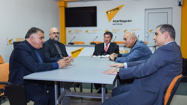 47-е заседание Клуба политологов Южный Кавказ на тему Влияние выборов в США на военно-политическую обстановку в регионе в Мультимедийном пресс-центре Sputnik Азербайджан - Sputnik Азербайджан