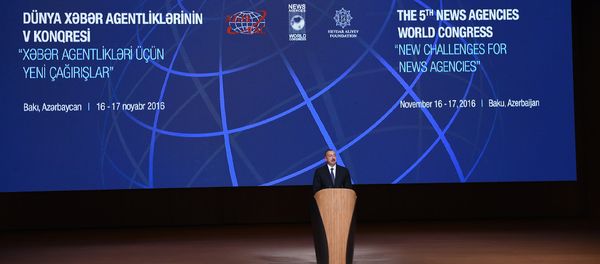 Президент Азербайджана Ильхам Алиев выступает на V Всемирном конгрессе новостных агентств - Sputnik Азербайджан
