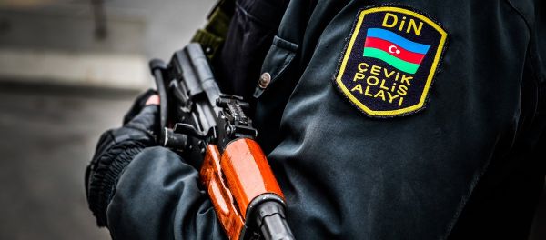 Сотрудник Полицейского полка быстрого реагирования при МВД Азербайджана, фото из архива - Sputnik Азербайджан