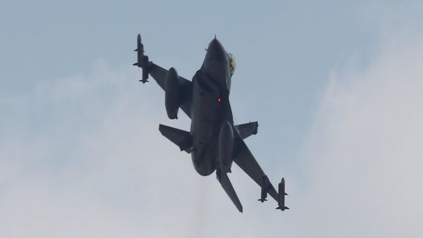 Турецкий истребитель F-16, фото из архива - Sputnik Азербайджан