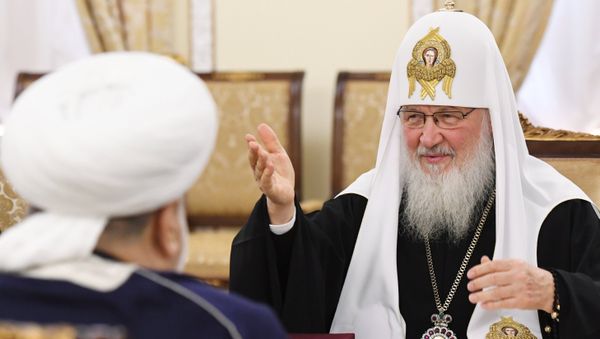 Патриарх Московский и всея Руси Кирилл во время встречи с председателем Управления мусульман Кавказа шейх-уль-исламом Аллахшукюром Паша-заде в Москве - Sputnik Азербайджан