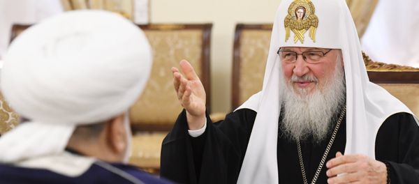 Патриарх Московский и всея Руси Кирилл во время встречи с председателем Управления мусульман Кавказа шейх-уль-исламом Аллахшукюром Паша-заде в Москве - Sputnik Азербайджан