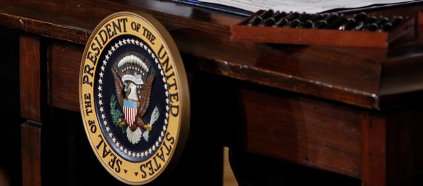 Большая печать США в Восточной комнате Белого дома, фото из архива Большая печать США в Восточной комнате Белого дома, фото из архива - Sputnik Азербайджан