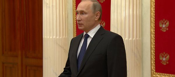 Путин назвал резолюцию о противодействии российским СМИ деградацией демократии - Sputnik Азербайджан