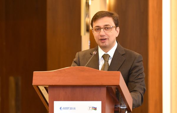 Председатель Совета директоров Палаты надзора над финансовыми рынками Руфат Асланлы   - Sputnik Азербайджан