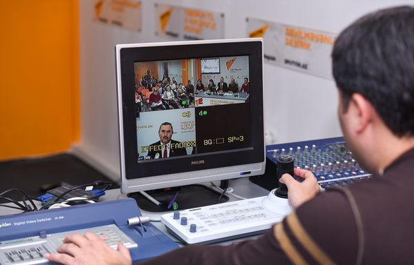 Конференция на тему “Рост смертельных происшествий на дорогах и их профилактика” - Sputnik Азербайджан