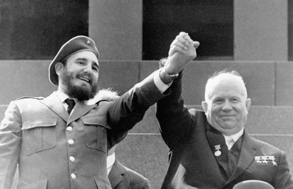 Фидель Кастро и Никита Хрущев - Sputnik Азербайджан