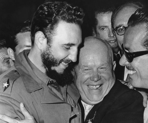 Фидель Кастро и Никита Хрущев в ООН - Sputnik Азербайджан