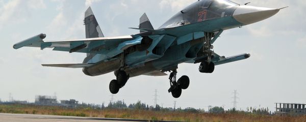Российский истребитель-бомбардировщик Су-34 в Сирии, фото из архива - Sputnik Азербайджан