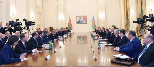 Состоялась встреча Ильхама Алиева и Президента Республики Беларусь Александра Лукашенко в расширенном составе - Sputnik Азербайджан