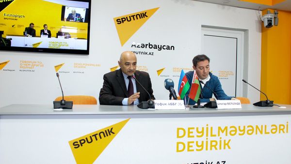 Видеомост Баку-Минск в Международном пресс-центре Sputnik Азербайджан на тему Предварительные итоги визита президента Беларуси в Азербайджан - Sputnik Азербайджан