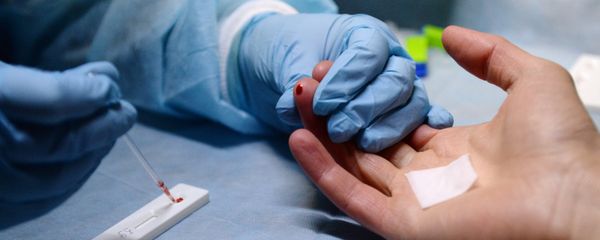 Экспресс-анализ крови на ВИЧ-инфекции, фото из архива - Sputnik Азербайджан