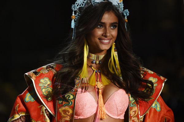 Шоу Victoria’s Secret 2016 в Париже - Sputnik Азербайджан
