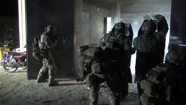 В Махачкале уничтожен главарь группировки Вилайят Кавказ. Кадры спецоперации - Sputnik Азербайджан