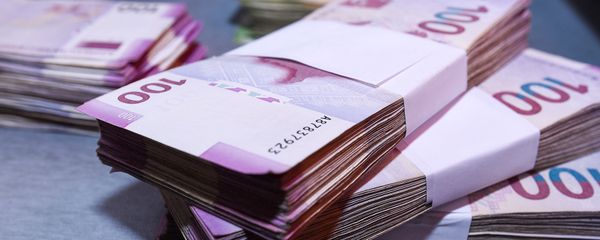 Азербайджанские манаты разного номинала Азербайджанские манаты разного номинала - Sputnik Азербайджан