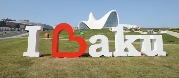 Арт-композиция I Love Baku у культурного центра Гейдара Алиева, фото из архива - Sputnik Азербайджан