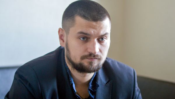 Руководитель отдела исследований ближневосточных конфликтов Института инновационного развития, военный обозреватель Антон Мардасов - Sputnik Азербайджан