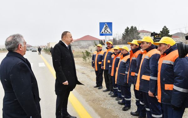 Президент Азербайджана Ильхам Алиев принял участие в открытии в Сабунчинском районе Баку капитально реконструированной автомобильной дороги Рамана-Маштага и пятикилометрового участка автодороги Зых-Амирджан-Ени Сураханы - Sputnik Азербайджан
