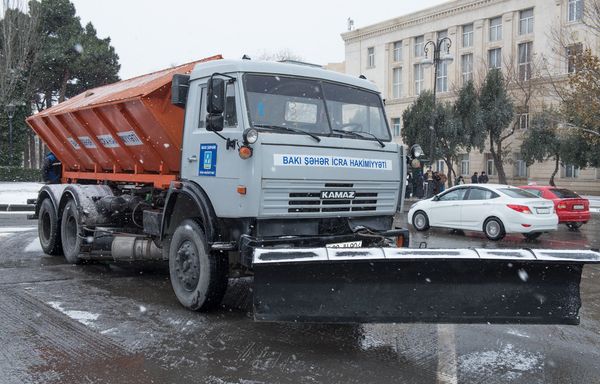 Обильный снегопад в Баку - Sputnik Азербайджан