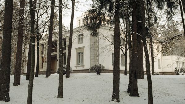 Дом, в котором были подписаны документы о создании СНГ. 8 декабря 1991 года, Беловежская Пуща, Вискули - Sputnik Азербайджан