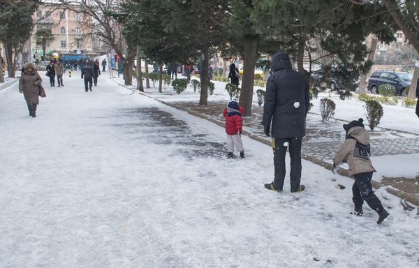 Обильный снегопад в Баку - Sputnik Азербайджан