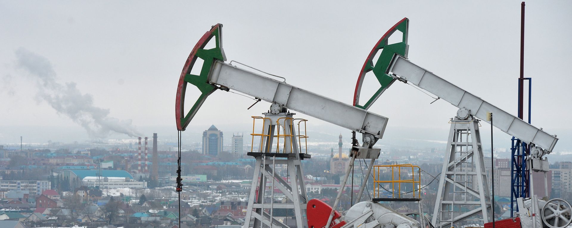 Нефтяные станки-качалки - Sputnik Азербайджан, 1920, 01.11.2021
