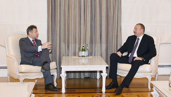 Президент Азербайджана Ильхам Алиев принял новоназначенного сопредседателя Минской группы ОБСЕ от Франции Стефана Висконти - Sputnik Азербайджан