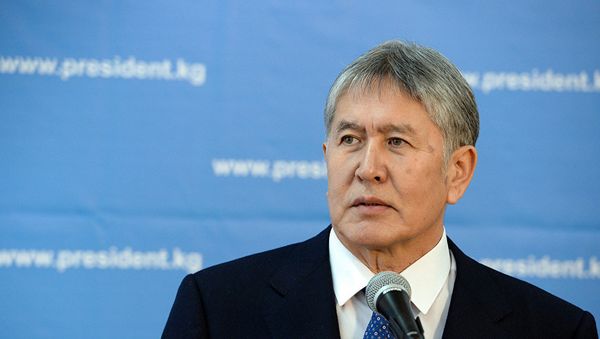 Президент Кыргызстана Алмазбек Атамбаев - Sputnik Азербайджан