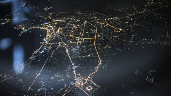 Вид ночного города Баку с самолета - Sputnik Азербайджан
