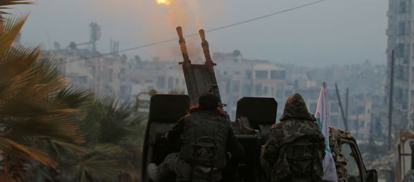 Бойцы Свободной армии Сирии у зенитной установки недалеко от Алеппо, Сирия, 13 декабря 2016 года - Sputnik Азербайджан