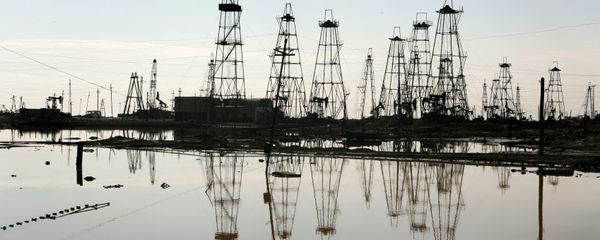 Добыча нефти на Каспии, фото из архива - Sputnik Азербайджан