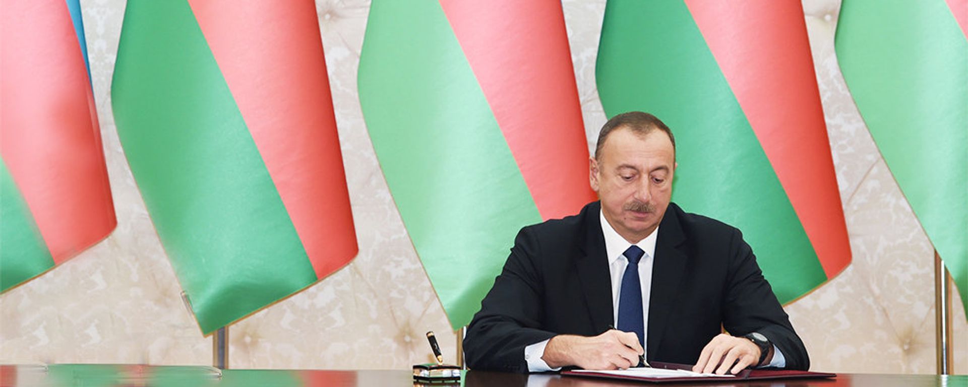 İlham Əliyev, Azərbaycan Respublikasının Prezidenti - Sputnik Азербайджан, 1920, 02.02.2021