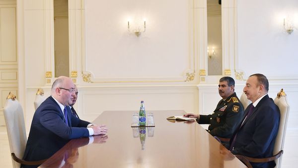 Встреча Президента Азербайджана Ильхама Алиева с делегацией во главе с министром обороны Грузии Леваном Изория - Sputnik Азербайджан