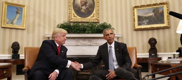 Избранный президент США Дональд Трамп на встрече с президентом Соединенных Штатов Бараком Обамой в Белом доме, 10 ноября 2016 года - Sputnik Азербайджан